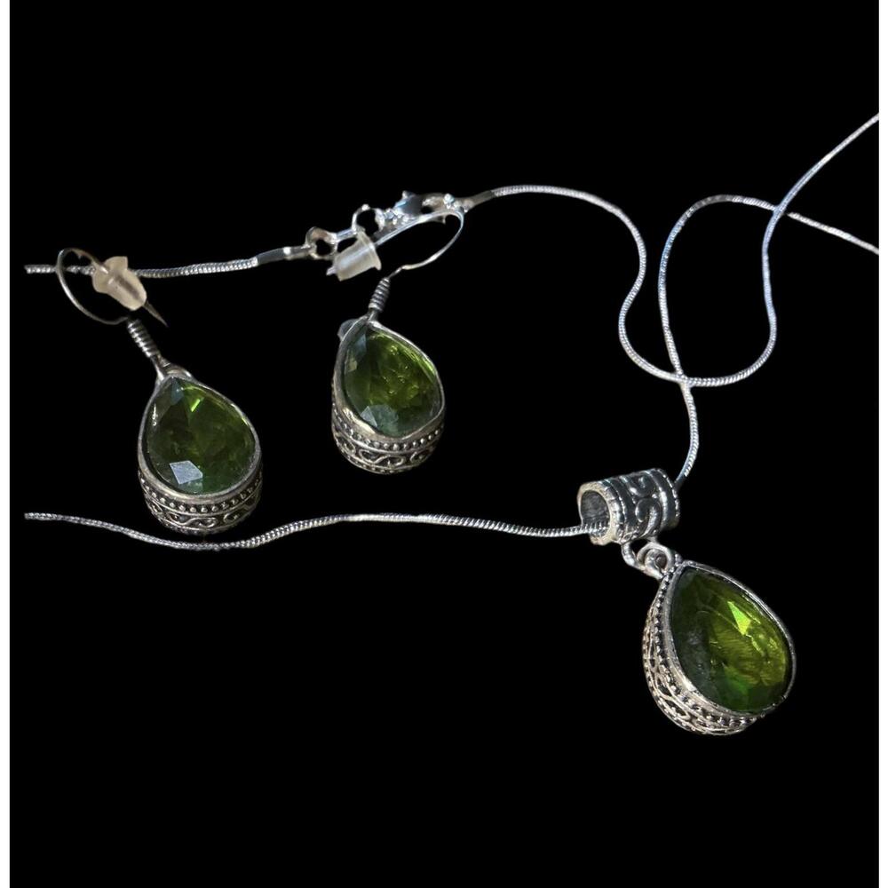 ^ Perfect Peridot Necklace & Earrings Set.